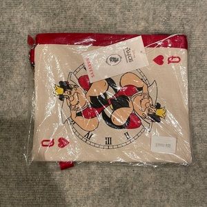 Harvey’s queen of hearts clutch
